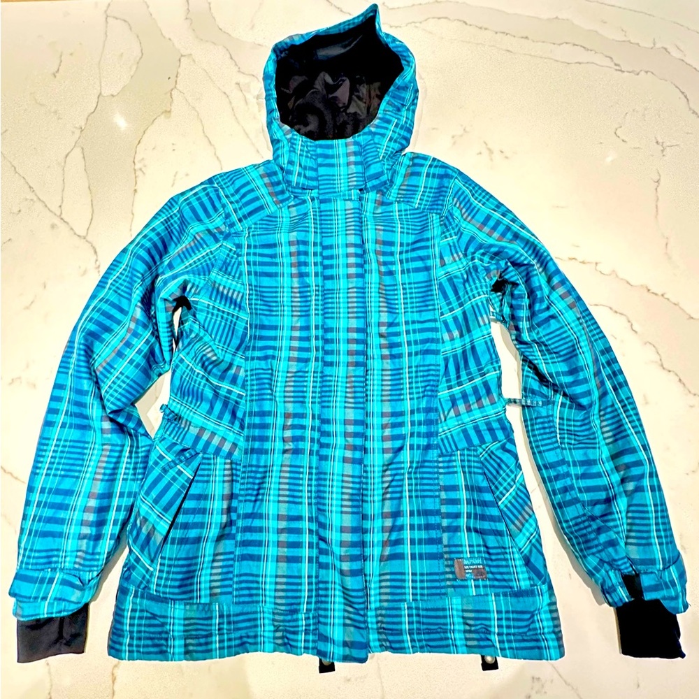 686 women’s snowboarding jacket worn only 4 times